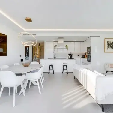 Продажа апартаментов на среднем этаже в Estepona