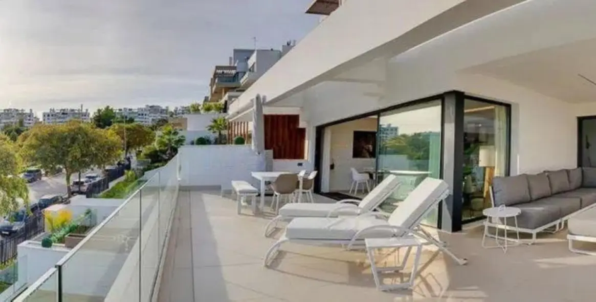 Sale of middle floor apartment in Estepona 5