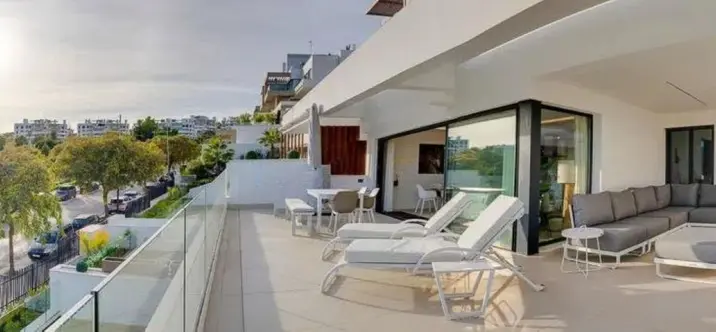 Продажа апартаментов на среднем этаже в Estepona 4