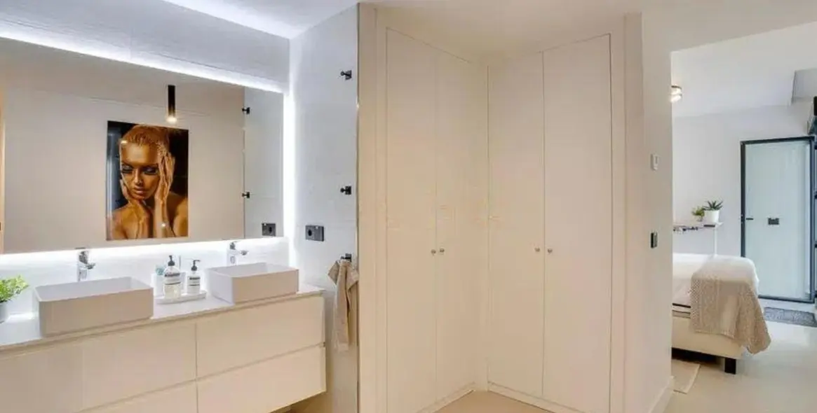 Sale of middle floor apartment in Estepona 12