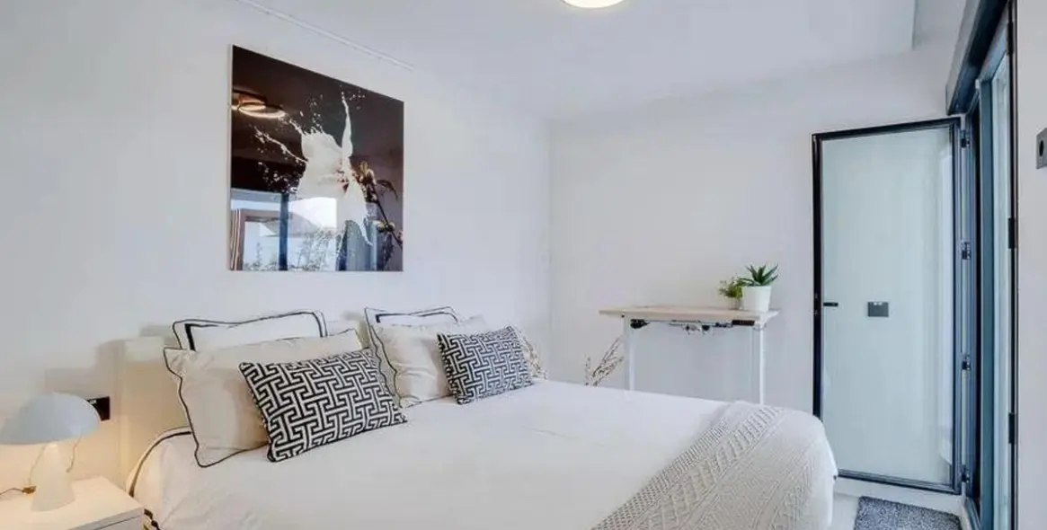 Sale of middle floor apartment in Estepona 15