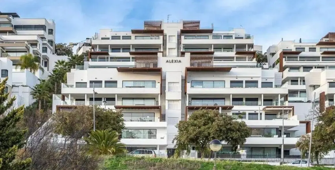Sale of middle floor apartment in Estepona 19