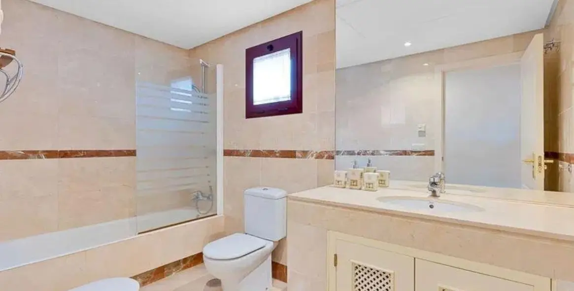 Sale of penthouse in San Pedro de Alcántara 16