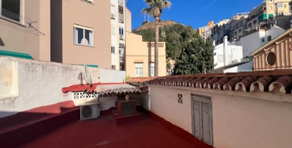 Продажа  отдельно стоящей виллы в La Victoria 14