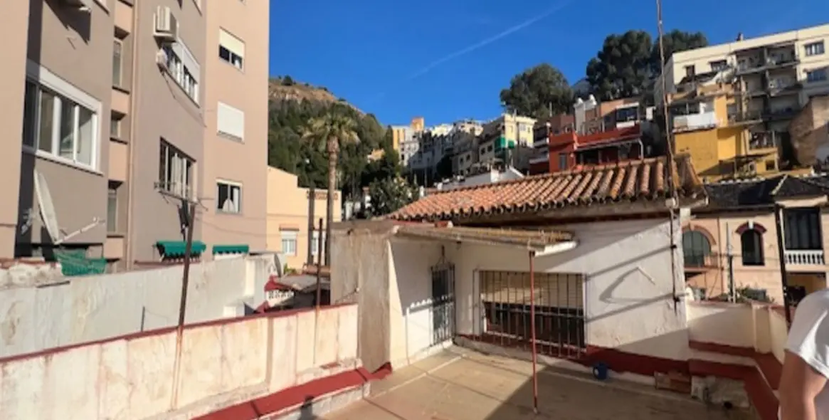 Продажа  отдельно стоящей виллы в La Victoria 15