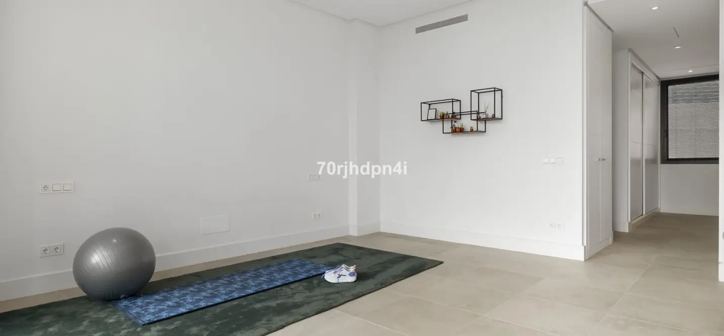 Продажа  отдельно стоящей виллы в Cabopino 2