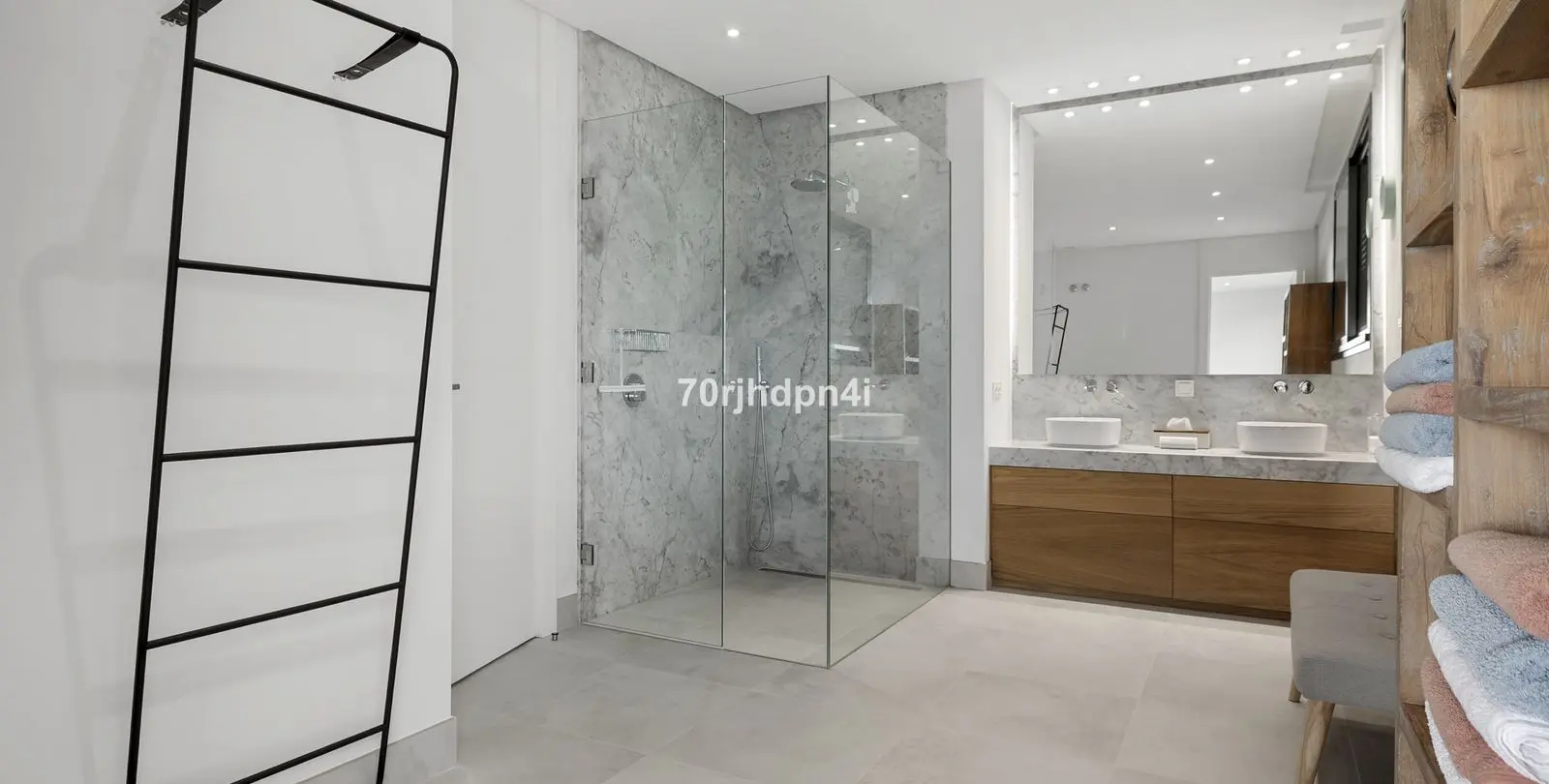 Продажа  отдельно стоящей виллы в Cabopino 31