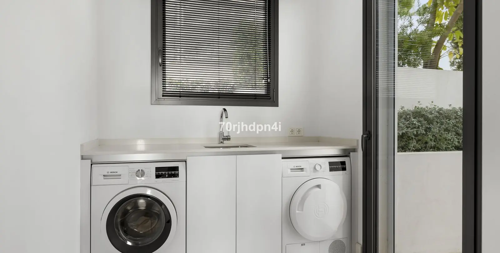 Продажа  отдельно стоящей виллы в Cabopino 34