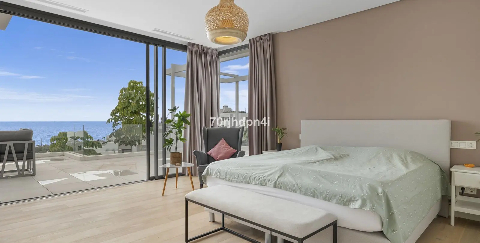 Продажа  отдельно стоящей виллы в Cabopino 44