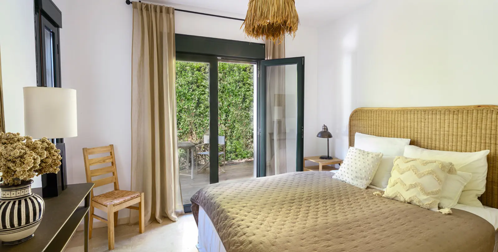 Short-term rent of detached villa in Estepona 18