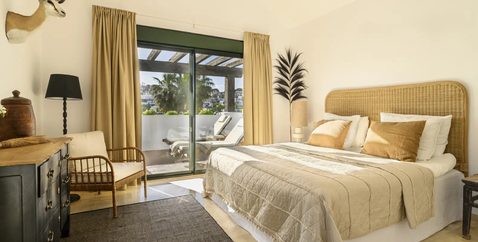 Short-term rent of detached villa in Estepona 25