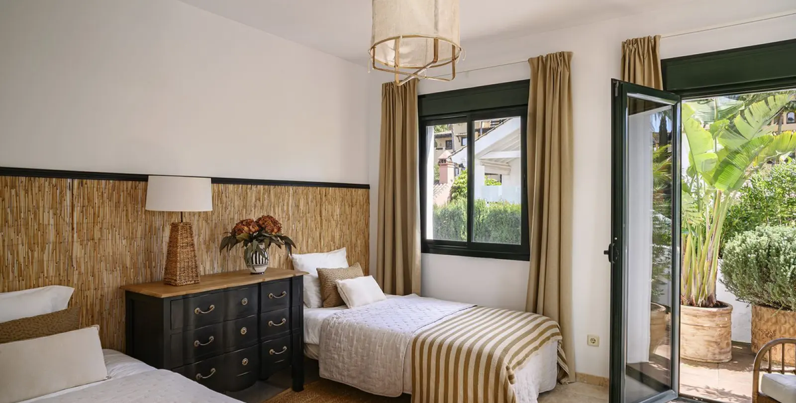 Short-term rent of detached villa in Estepona 29