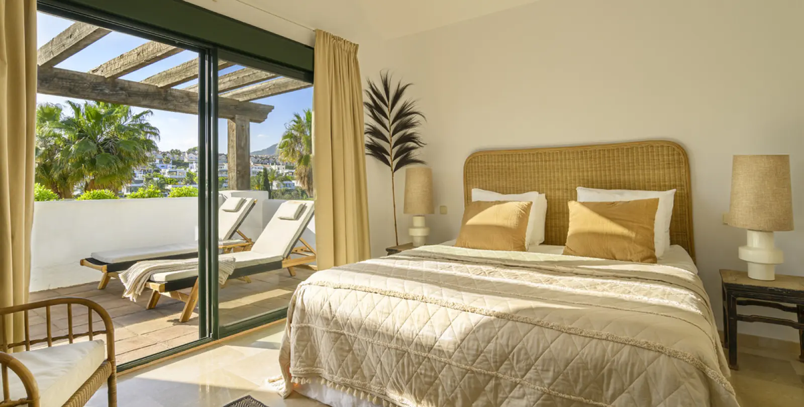 Short-term rent of detached villa in Estepona 34