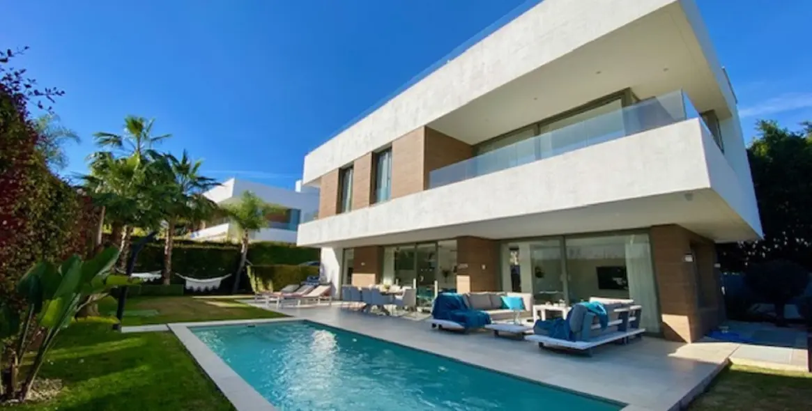 Долгосрочная аренда  отдельно стоящей виллы в Estepona 1