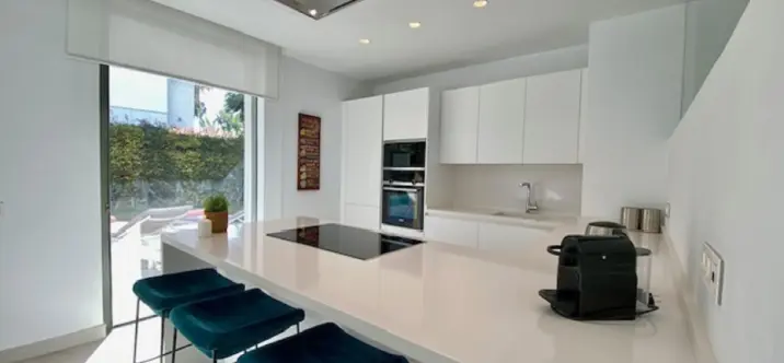 Alquiler a largo plazo de villa independiente en Estepona 1