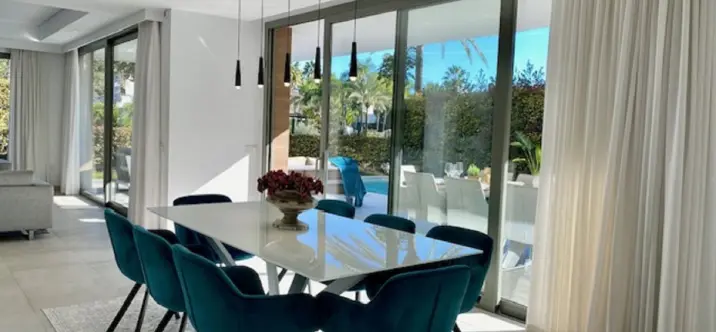 Alquiler a largo plazo de villa independiente en Estepona 2