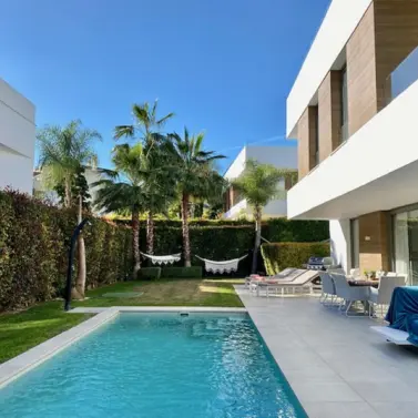 Long-term rent of detached villa in Estepona