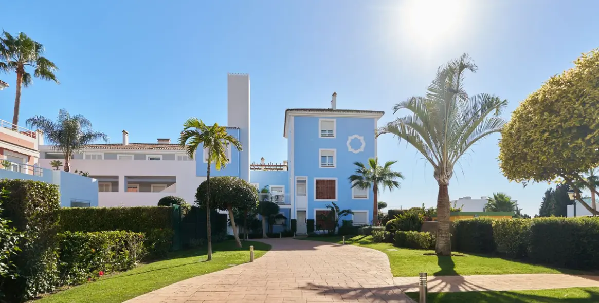 Продажа апартаментов на первом этаже в Estepona 1