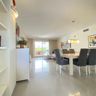 Продажа апартаментов на первом этаже в Estepona