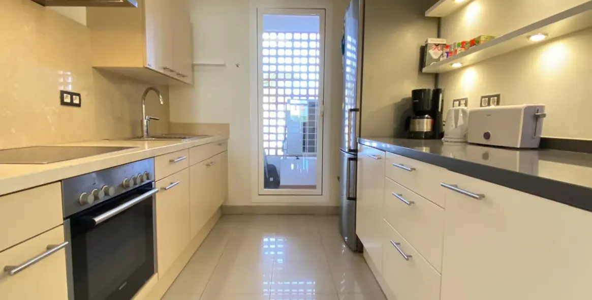 Продажа апартаментов на первом этаже в Estepona 6