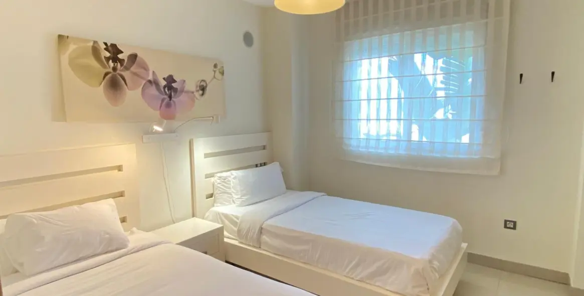 Продажа апартаментов на первом этаже в Estepona 13