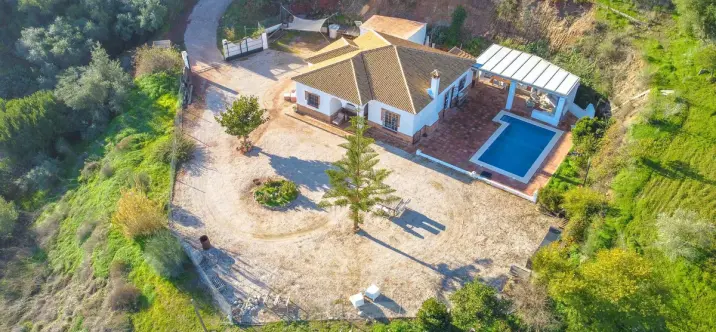 Sale of detached villa in Colmenar 0