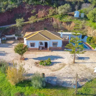 Sale of detached villa in Colmenar