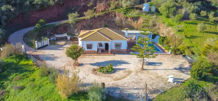 Sale of detached villa in Colmenar 1