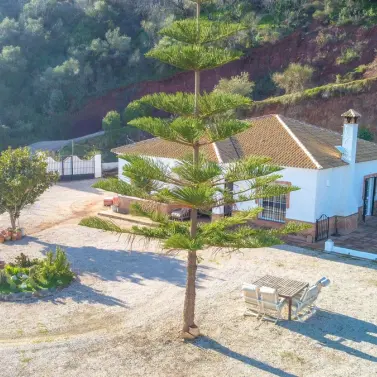 Sale of detached villa in Colmenar