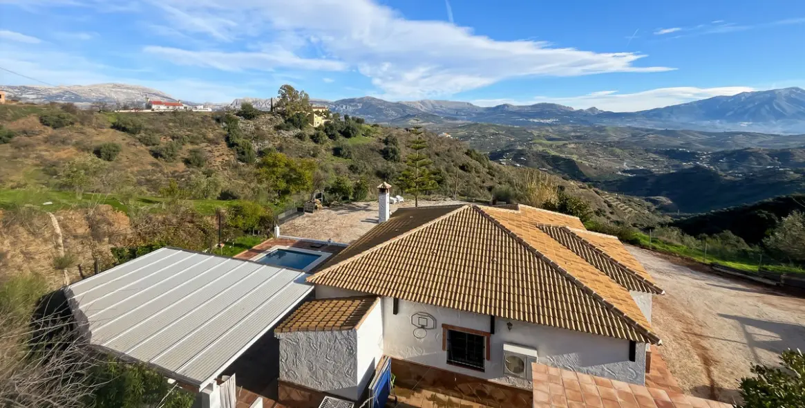 Sale of detached villa in Colmenar 9