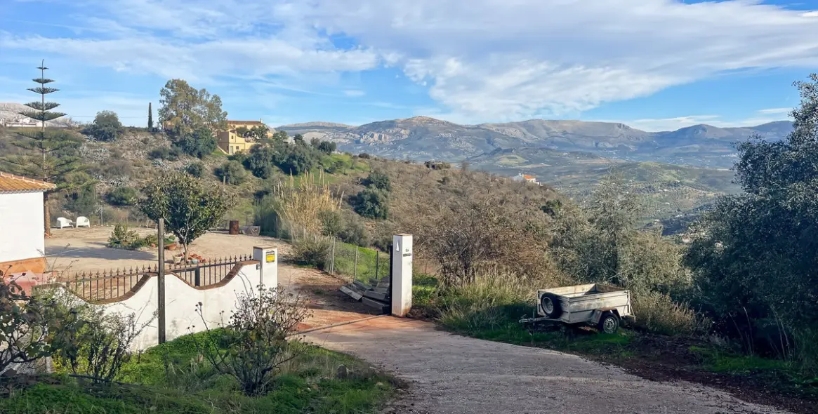 Sale of detached villa in Colmenar 15
