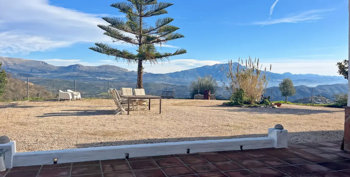 Sale of detached villa in Colmenar 19