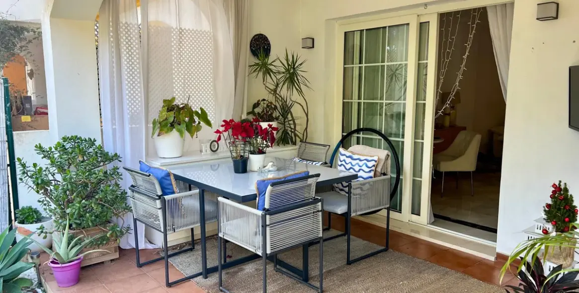 Продажа апартаментов на первом этаже в The Golden Mile 1