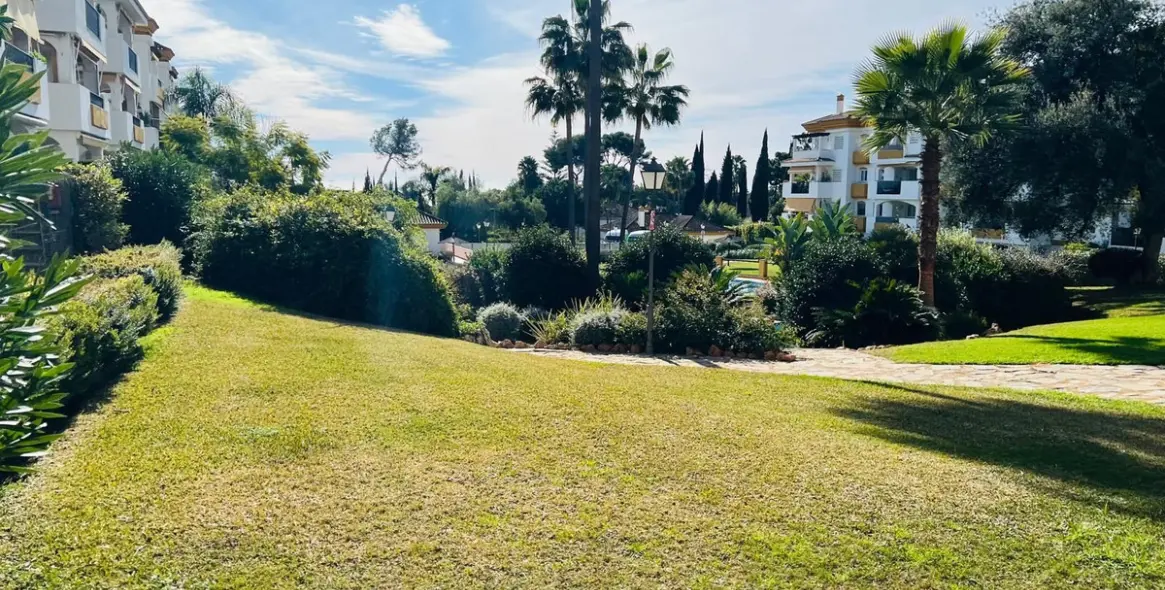 Продажа апартаментов на первом этаже в The Golden Mile 8