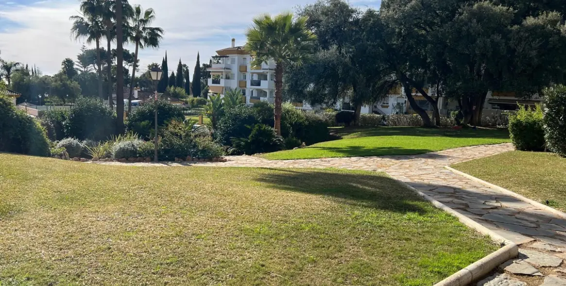 Продажа апартаментов на первом этаже в The Golden Mile 9