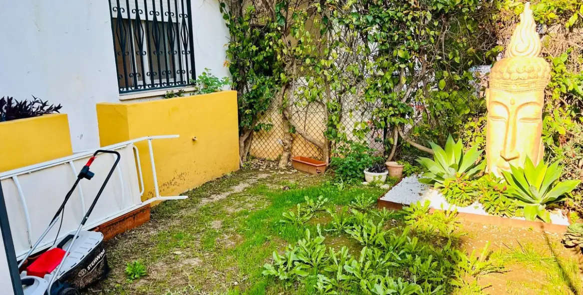 Продажа апартаментов на первом этаже в The Golden Mile 24