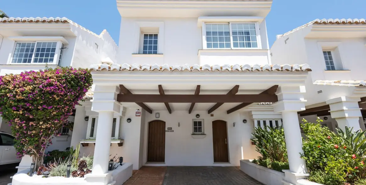 Продажа таунхауса в Riviera del Sol 1