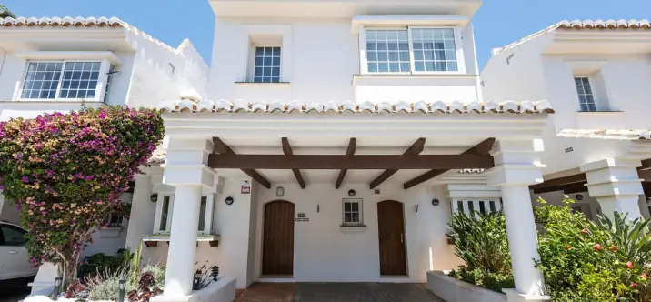Sale of townhouse in Riviera del Sol 0