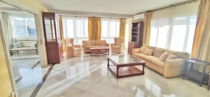 Venta de apartamento en planta media en Marbella 1