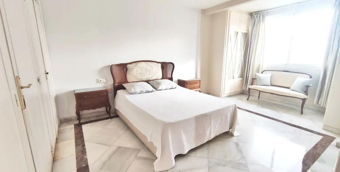 Sale of middle floor apartment in Marbella 3