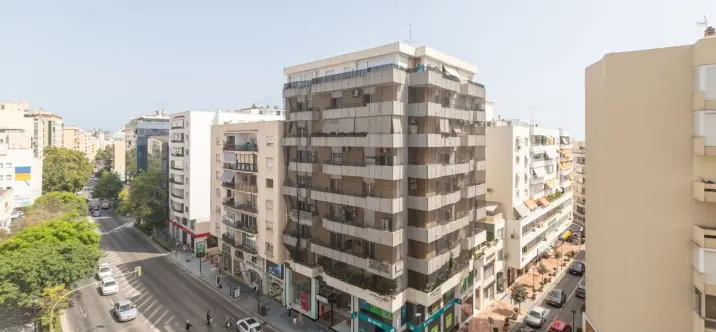 Sale of middle floor apartment in Marbella 0