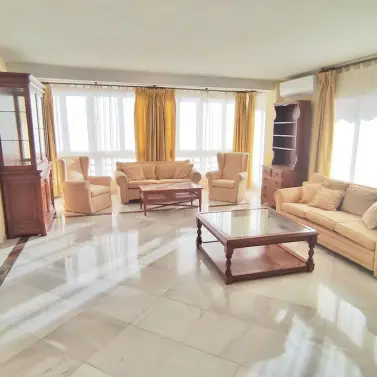 Sale of middle floor apartment in Marbella