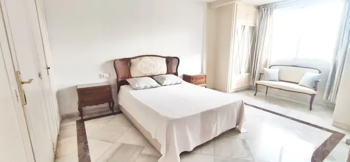 Sale of middle floor apartment in Marbella 2