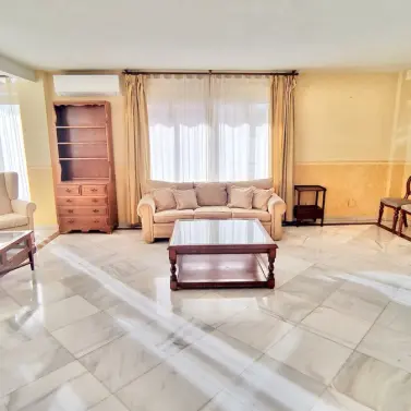 Sale of middle floor apartment in Marbella