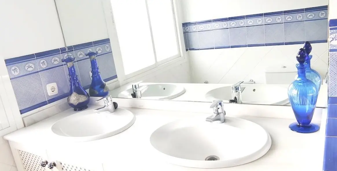 Sale of middle floor apartment in Marbella 12