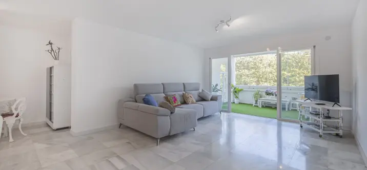 Sale of ground floor apartment in Nueva Andalucía 2