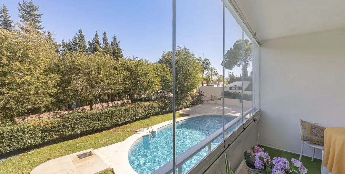 Sale of ground floor apartment in Nueva Andalucía 6