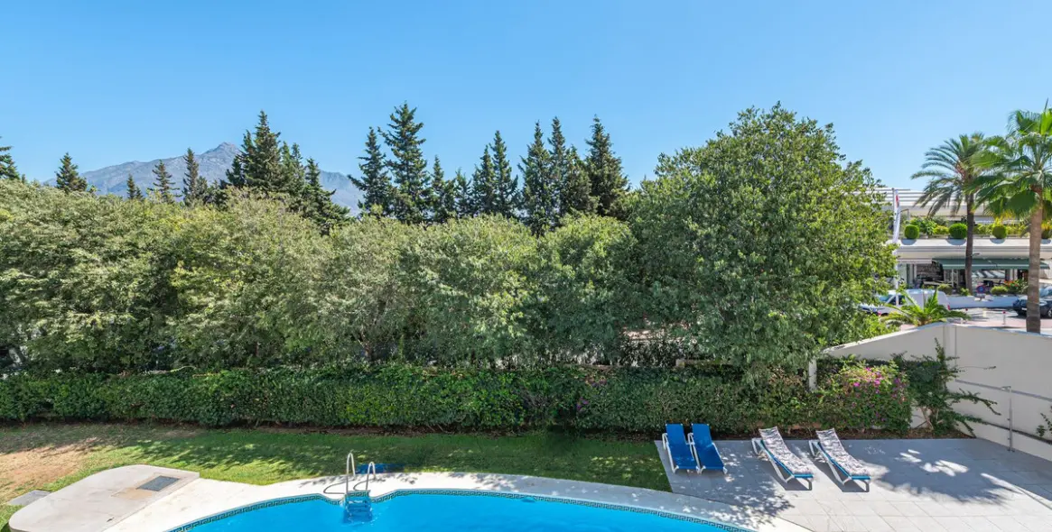 Sale of ground floor apartment in Nueva Andalucía 9