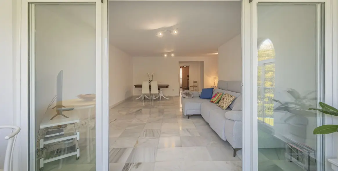 Sale of ground floor apartment in Nueva Andalucía 10