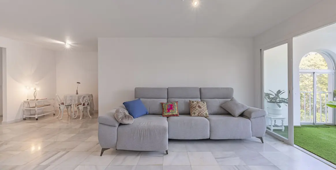 Sale of ground floor apartment in Nueva Andalucía 11